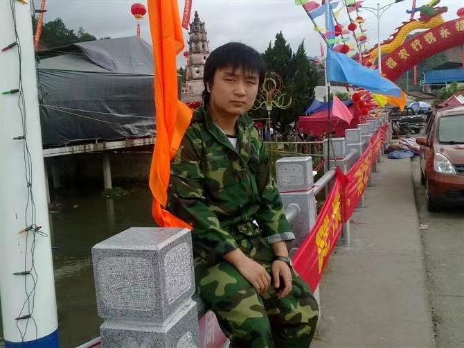如影随形的第二张照片--漳平上门女婿服务网